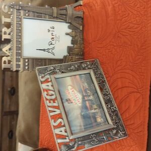 Nwt picture frames set of 2